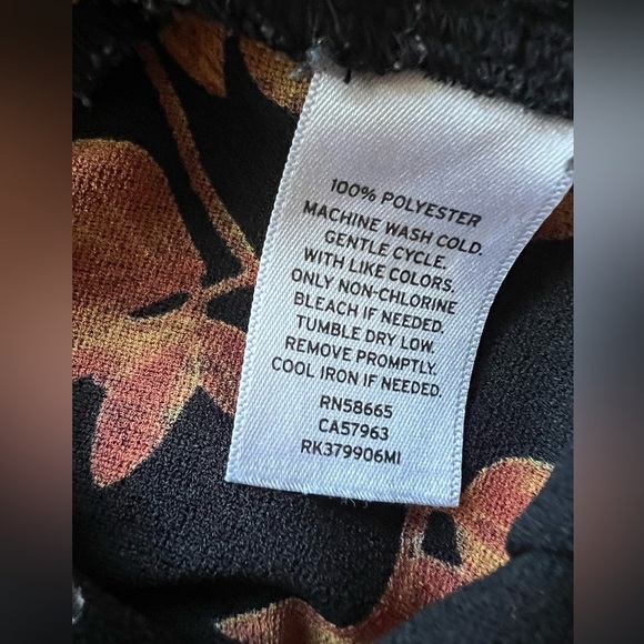 Abound twist front fall leaves button down cropped flutter sleeve top. Size xs - Picture 7 of 7